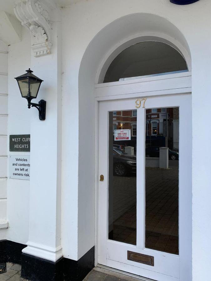 Bournemouth Beachfront Retreat 3 Bedroom 3 Bathroom Seaside B&B With Free Parking Esterno foto