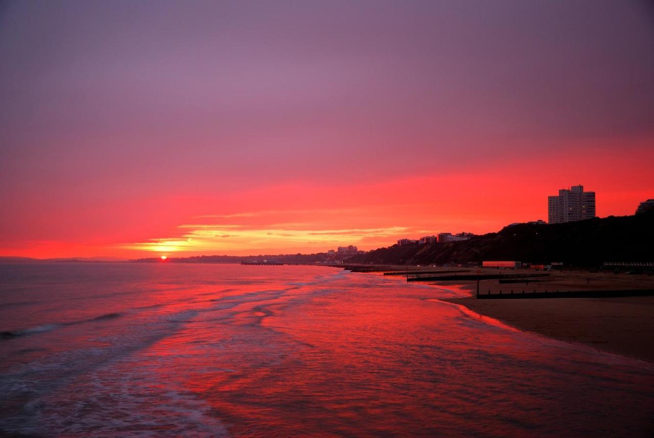 Bournemouth Beachfront Retreat 3 Bedroom 3 Bathroom Seaside B&B With Free Parking Esterno foto