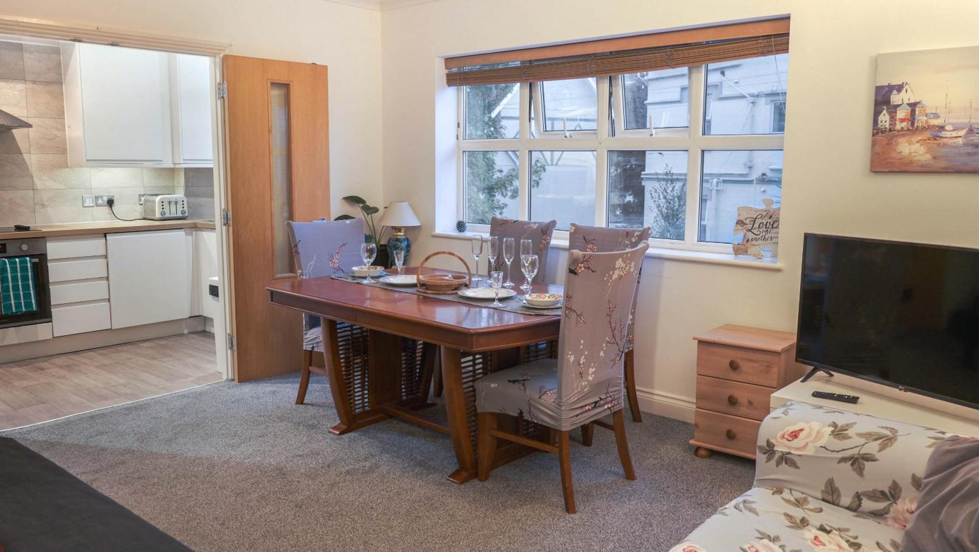 Bournemouth Beachfront Retreat 3 Bedroom 3 Bathroom Seaside B&B With Free Parking Esterno foto