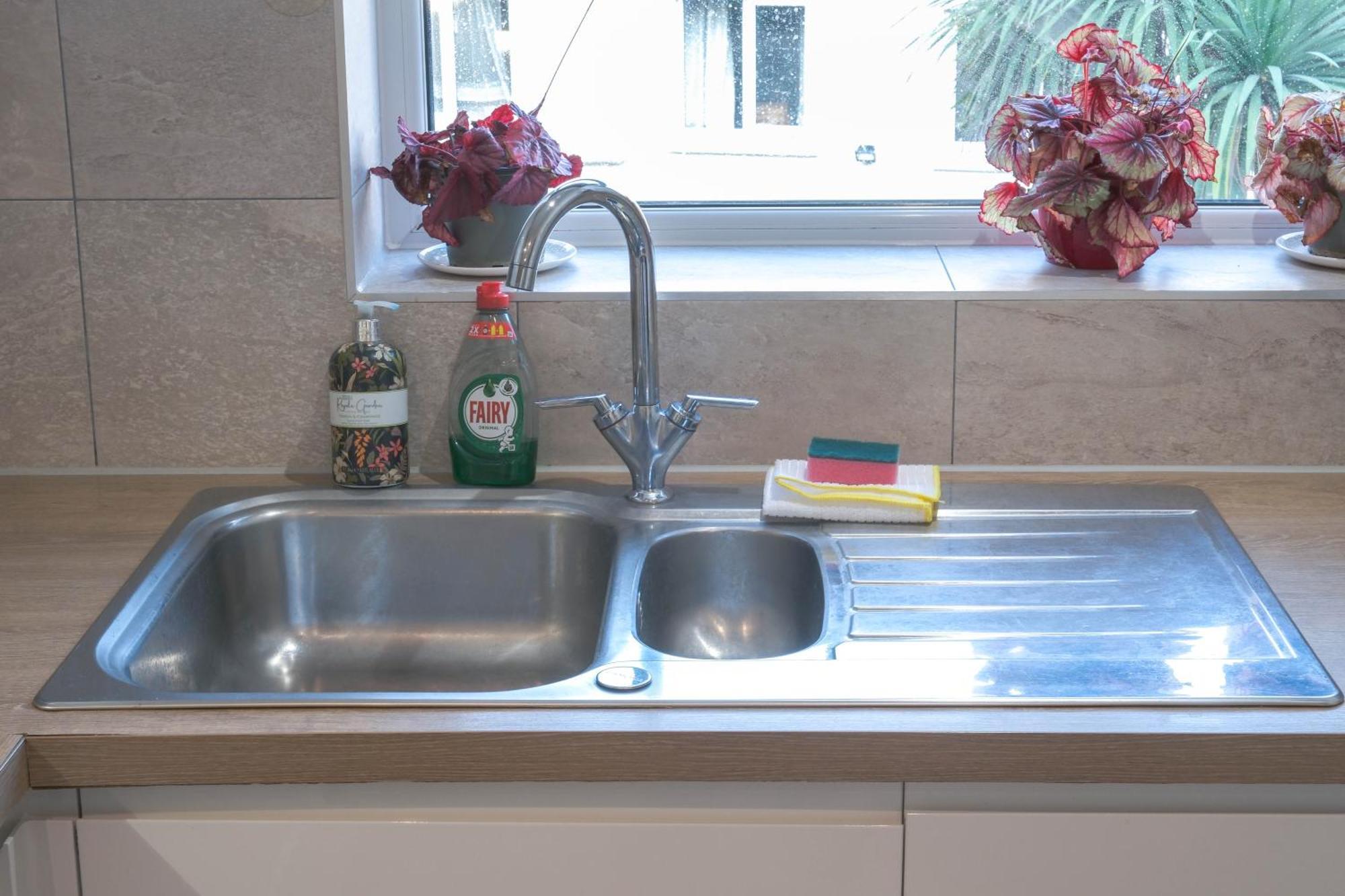 Bournemouth Beachfront Retreat 3 Bedroom 3 Bathroom Seaside B&B With Free Parking Esterno foto